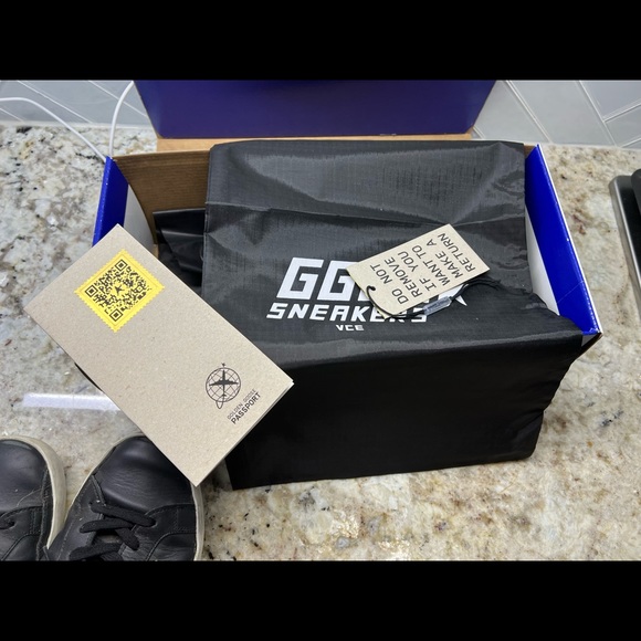 Golden Goose Black Superstar Sneakers in leather with White Star - Picture 4 of 12